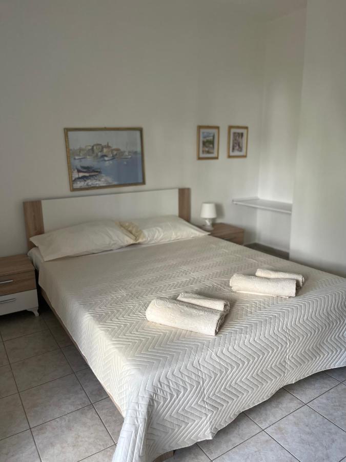 Apartments And Rooms Markovski Palit Exterior foto