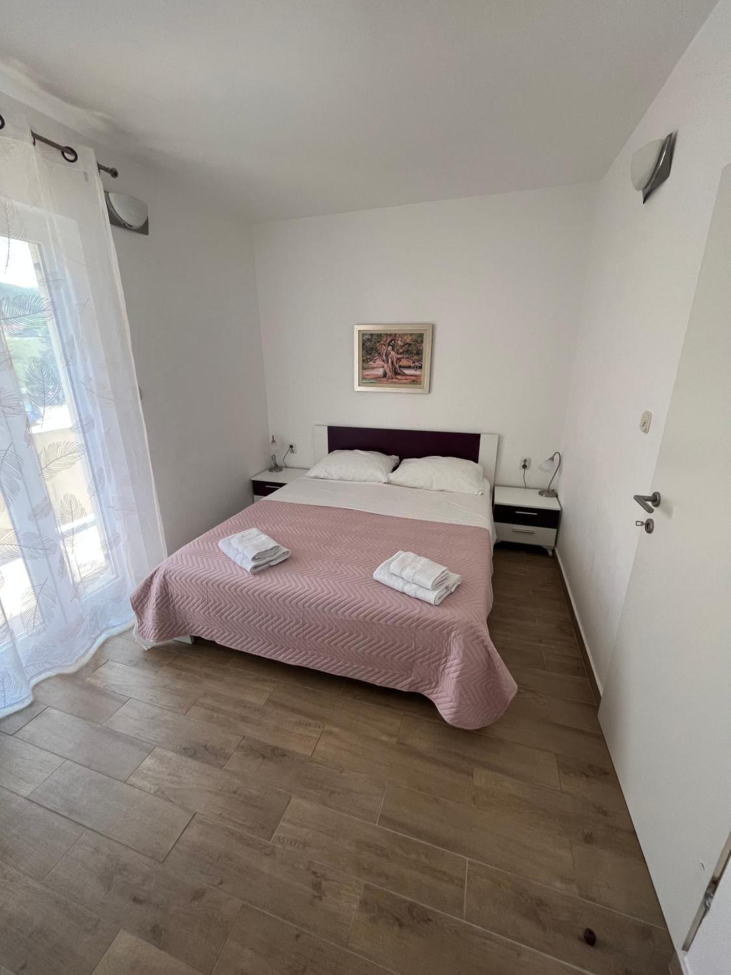 Apartments And Rooms Markovski Palit Exterior foto